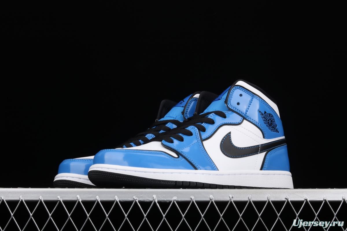 Air Jordan 1 Mid varnished leather white blue two-dimensional small lightning Zhongbang basketball shoes DD6834-402