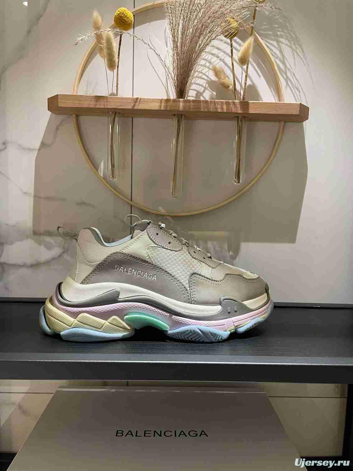 Men/Women Balenciaga Triple S Sneaker Grey Item Ab5580330