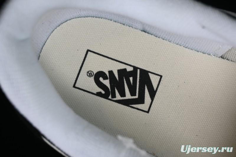 Vans Classics Knu Skool Retro Skate Shoes with Chunky Silhouette - VN0009QCBF2