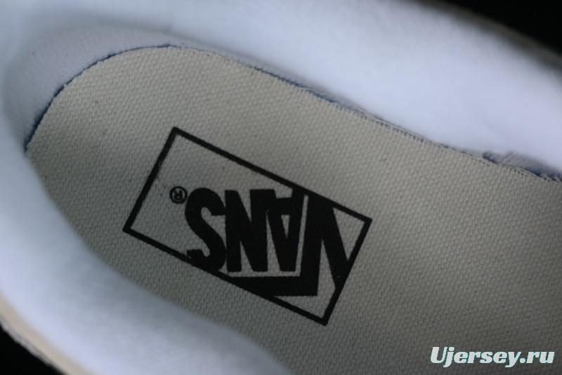 Vans Knu-Skool VR3 Lx Low-Top Retro Sneakers in Grey Green with Gum Sole - VN000CS0DWM