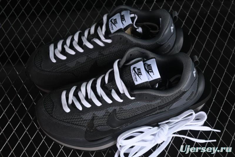 Nike Sacai VaporWaffle 3.0 Fashion-Forward Casual Sneakers - CV1363-105