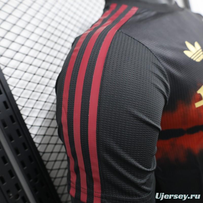 Player Version 24/25 Manchester United Black/Red Pre-Match Jersey