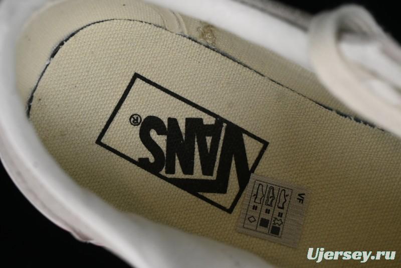 Vans Style 36 Low-Top Skate Shoes with Embroidered Details in Cream - VN000CRPGRN