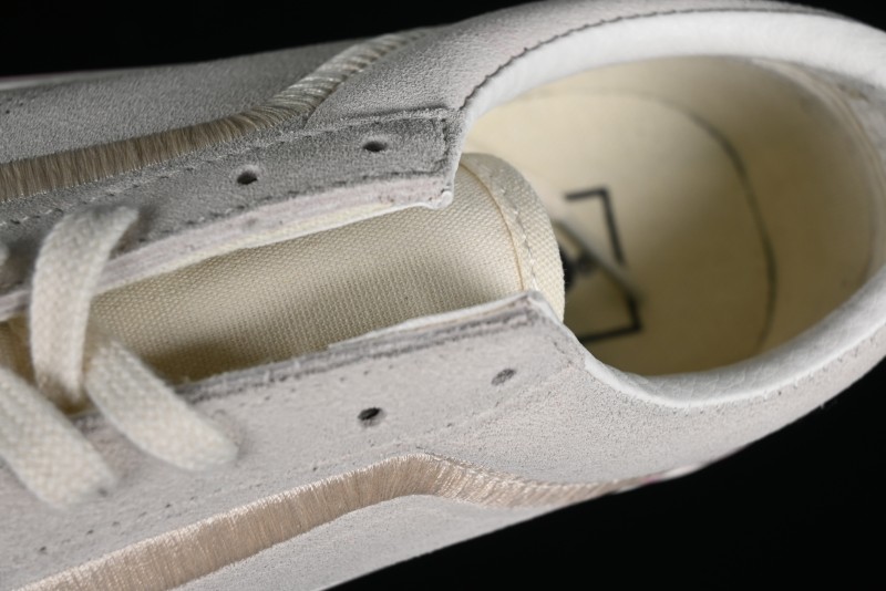 Vans Style 36 Low-Top Skate Shoes with Embroidered Details in Cream - VN000CRPGRN