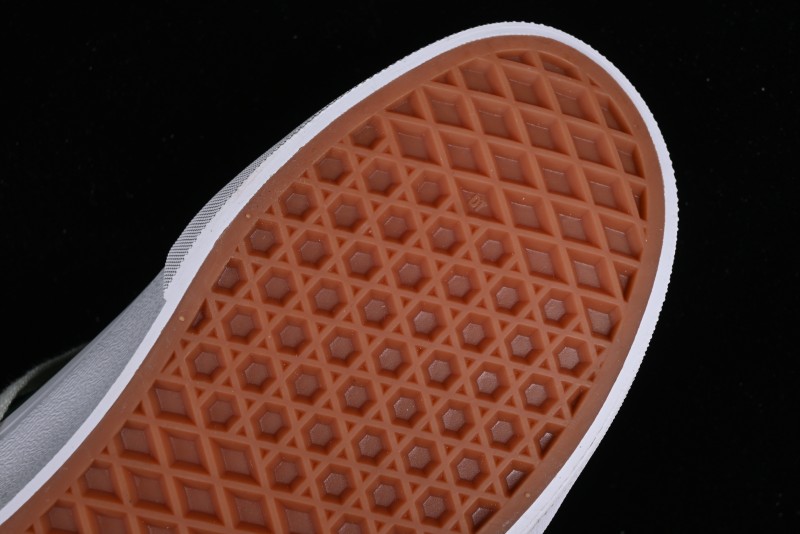 Vans Classics Knu Skool Retro Sneakers with Enlarged Toe and Thickened Tongue - VN0009QCLC2