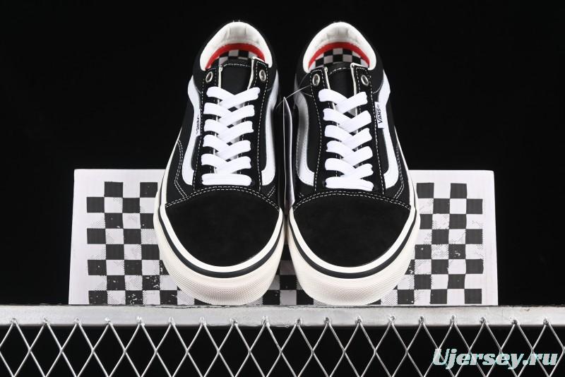 Vans Old Skool Low-Top Retro Skate Shoes in Black & White - VN0A5KRXBA2