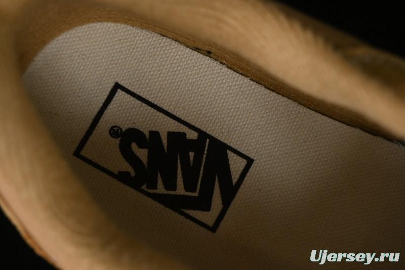 Vans Chukka Push Low-Top Skate Shoes in Beige with Slip-Resistant Sole - VN000CZW4MG