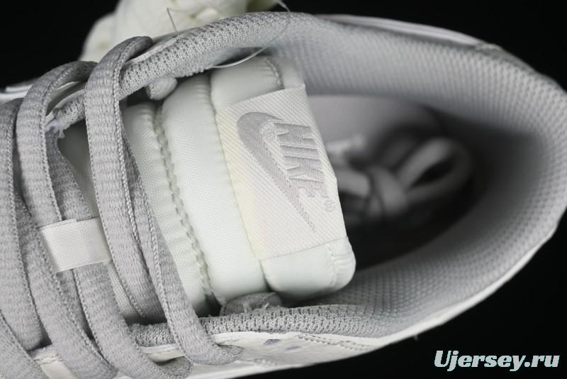 Nike SB Dunk Low x Undefeated Collaboration Casual Skate Shoes - UN1697-622