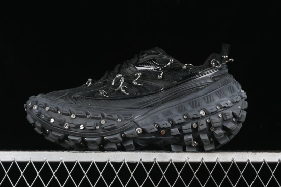 Balenciaga Defender Rubber Platform Sneakers Low-Top Combat Outdoor Shoes with Studded Design and Exaggerated Tire Tread Sole - W2RAG1081