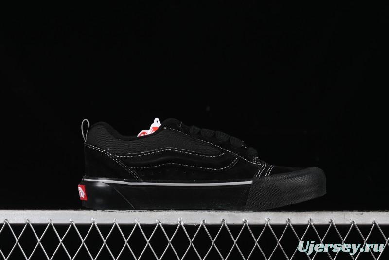 Vans Knu Skool Low Top Retro Casual Vulcanized Slip-On Shoes in Black - VN000CRPBMA