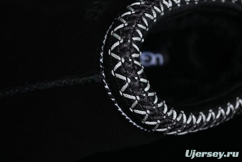 UGG Classic Mini II Snow Boots with TREADLITE Outsole - 5955