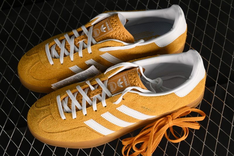 Adidas Originals Gazelle Indoor Retro Casual Sneakers with Slip-Resistant and Durable Low-Top Design - HQ8716