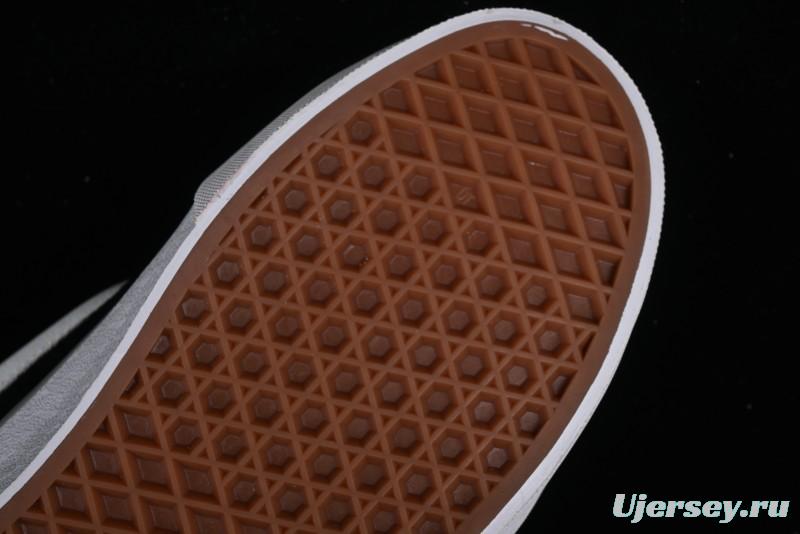 Vans Classics Knu Skool Retro Sneakers in Black & White - VN0AUAK375