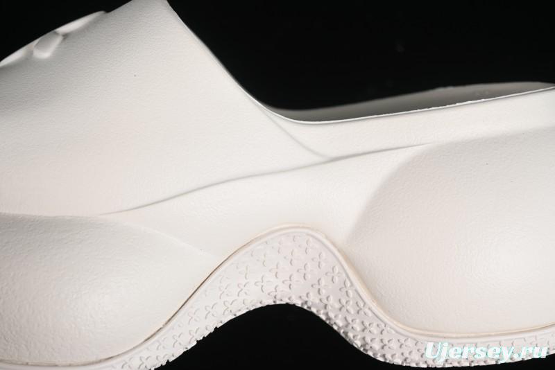 SMFK COMPASS Embossed One-Piece Platform Slides - E9066