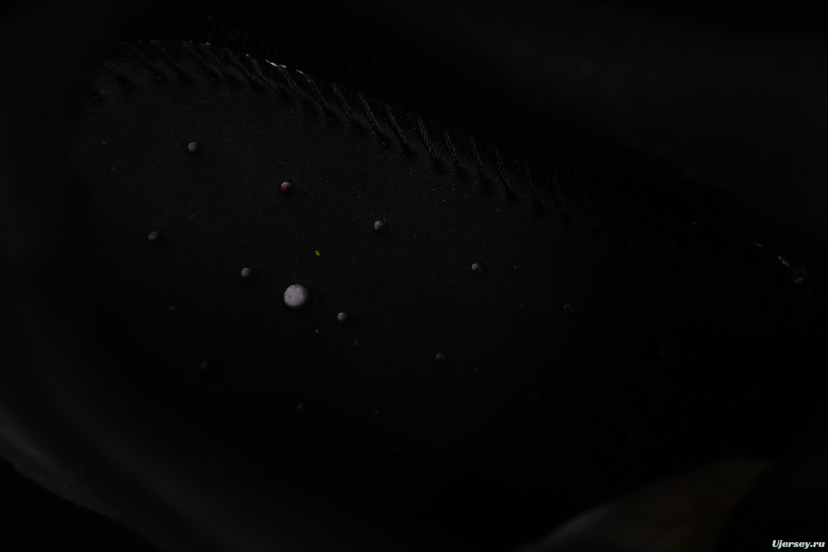 KEEN Men's Jasper II Waterproof Sneaker - All-Black Minimalist Design