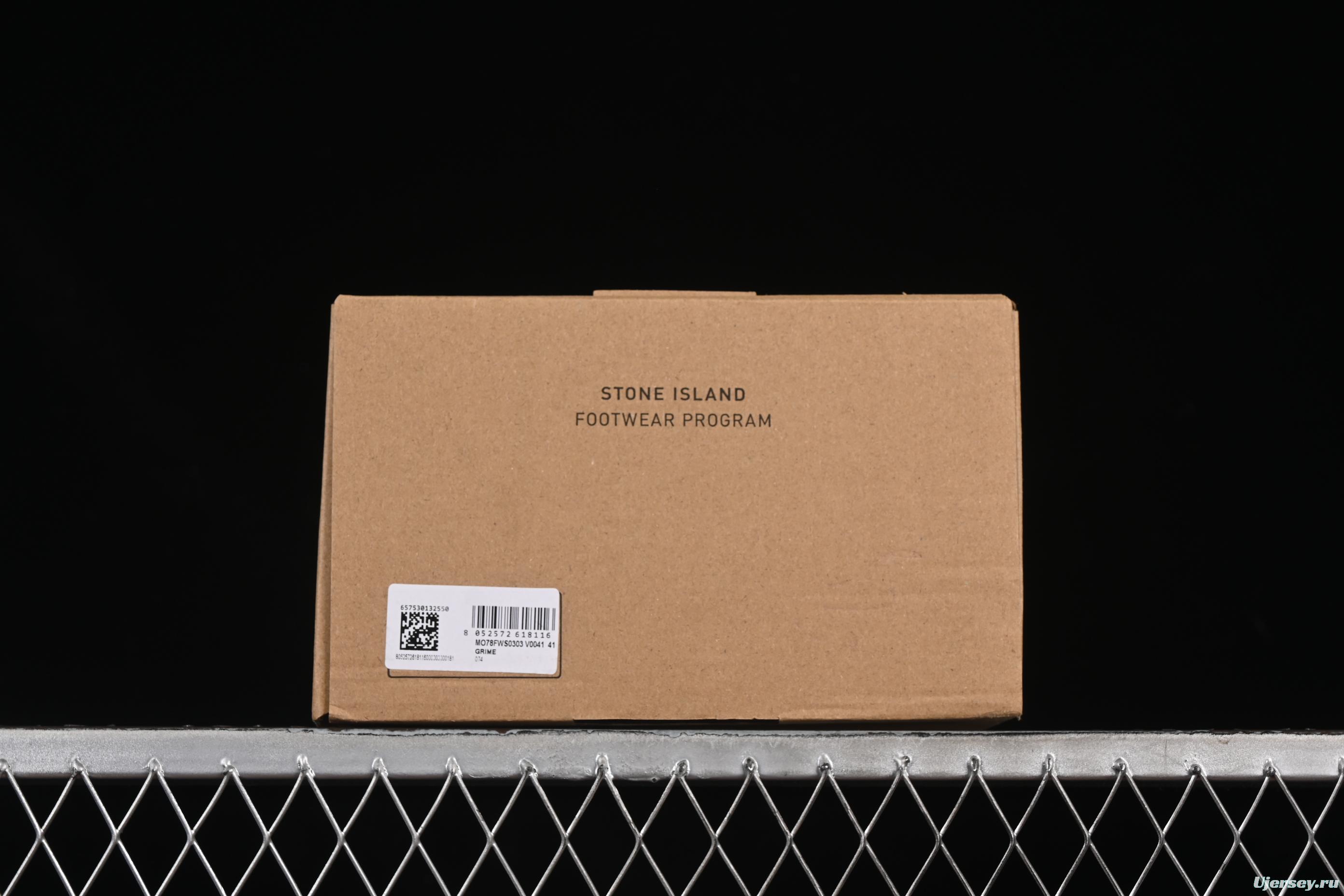 Stone Island Grime Panelled Low-Top Lifestyle Sneakers in Dark Brown - MO78FWS0303