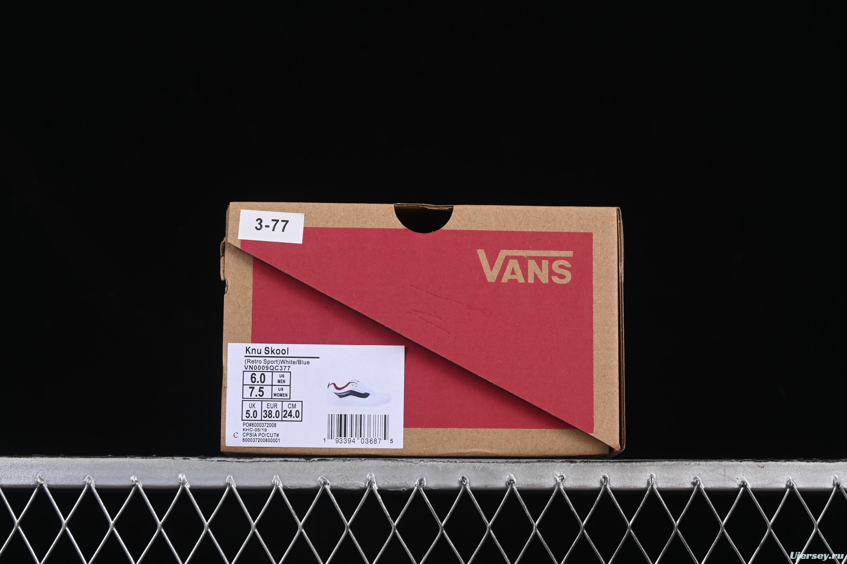 Vans Knu Skool Low Top Retro Chunky Sneakers with Oversized Logo - VN0009QC377