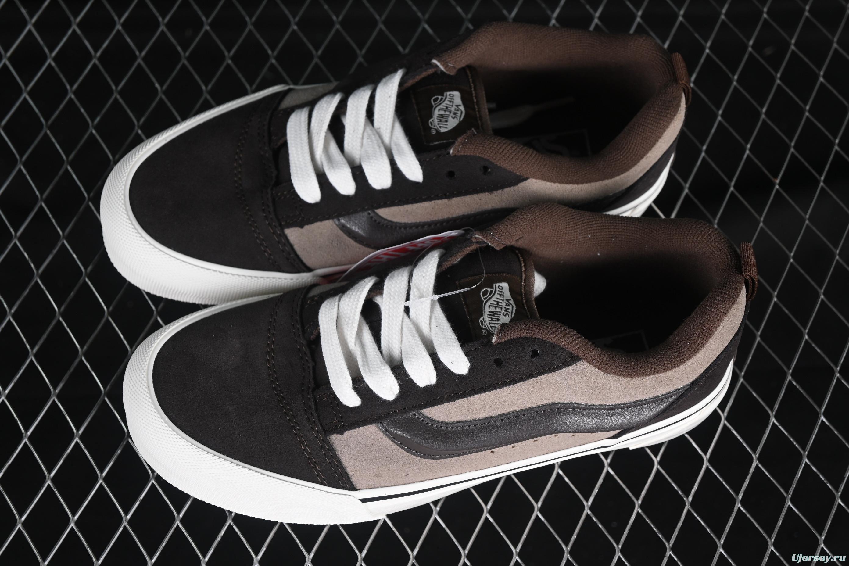 Vans Knu Skool Low-Top Retro Chunky Sneakers with Oversized Logo - VN0009QC2LN