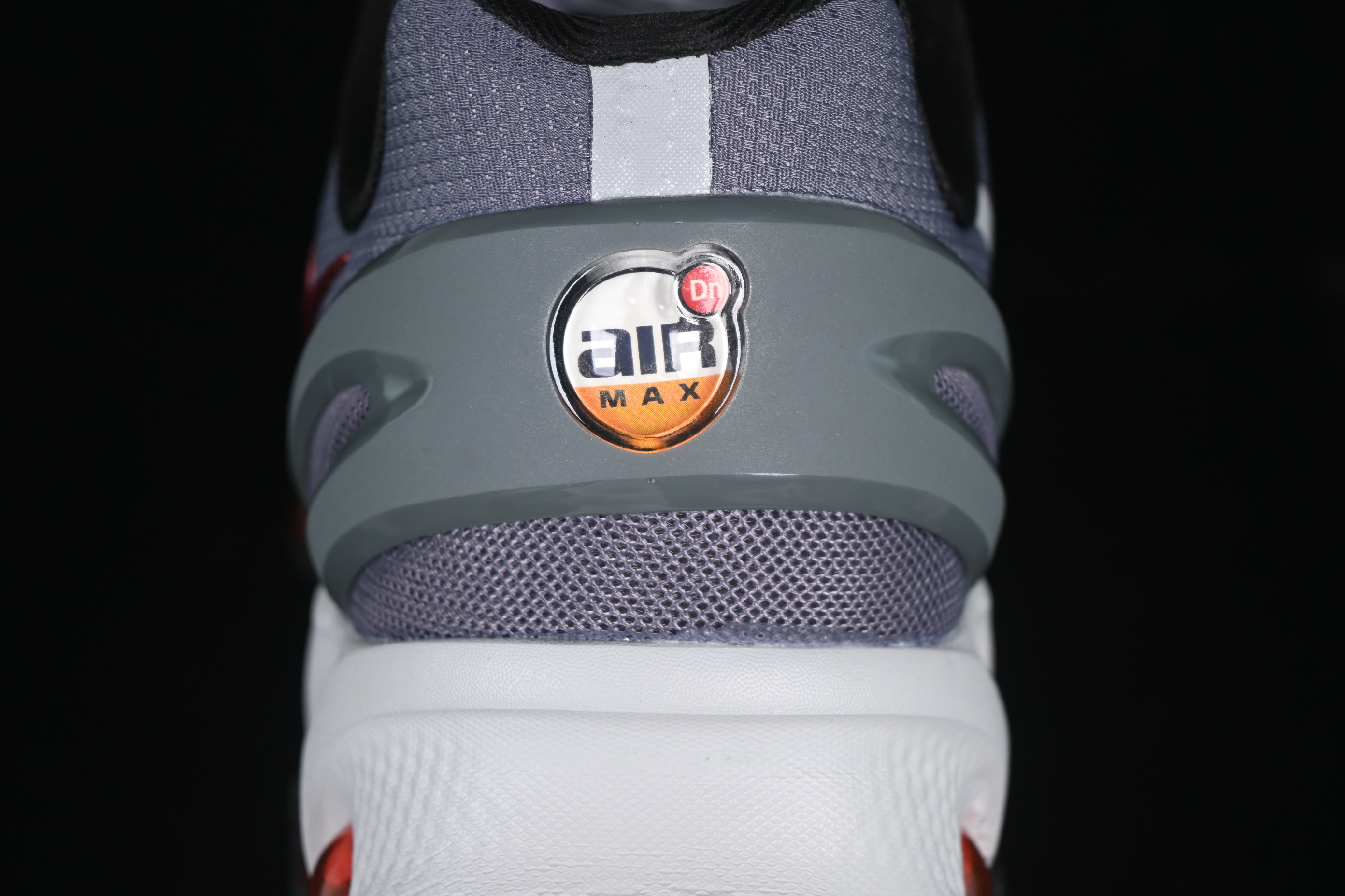 Nike Air Max Dn8 Running Shoes with Dynamic Air Cushion Technology - FQ7860-035