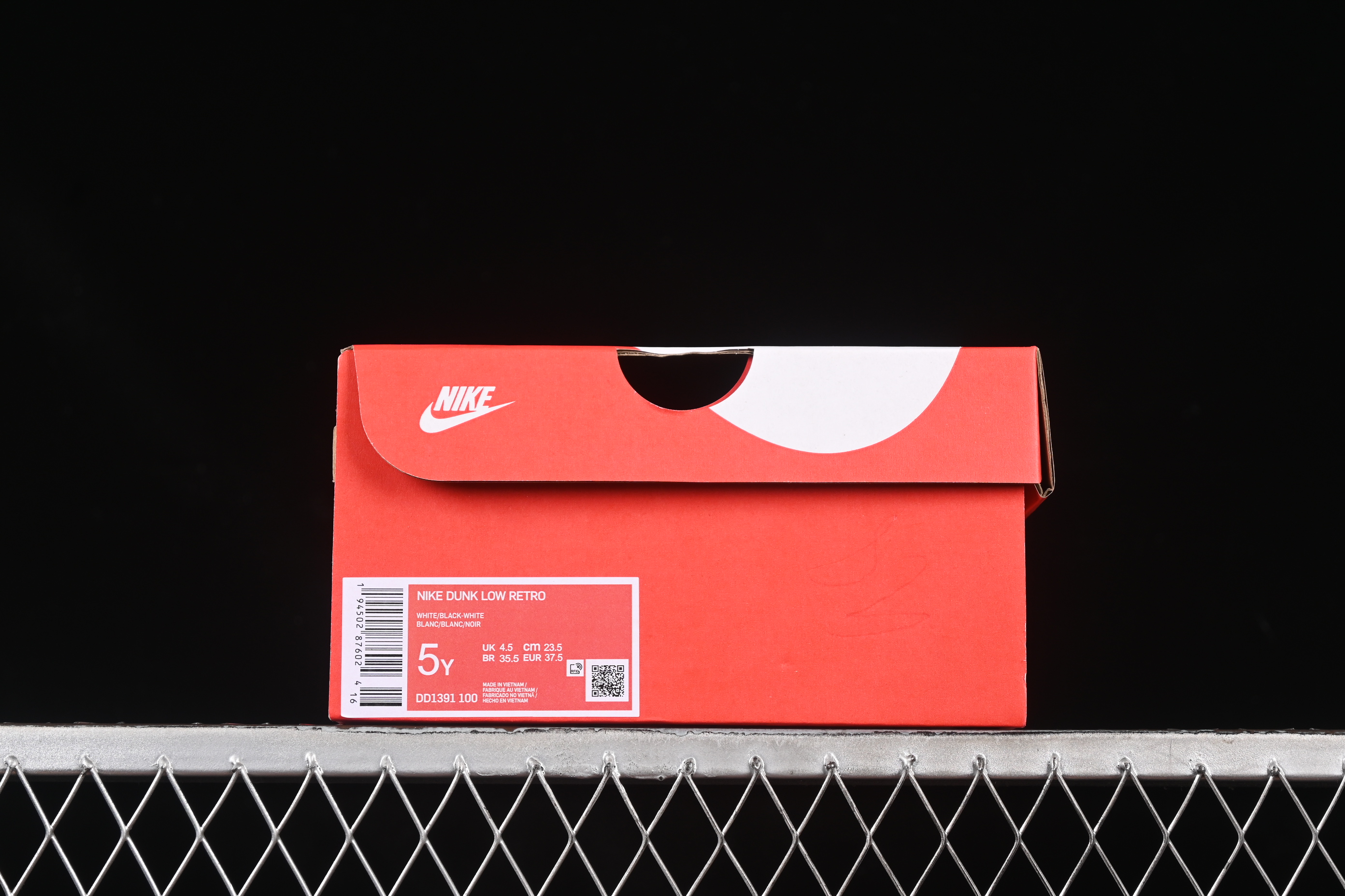 Nike Dunk Low Retro Casual Sneakers with Panda Cheesy Colorway and Splatter Effect - DD1391-100