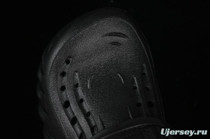 Crocs Classic Clog Slip-On Beach Sandals with Ventilation Holes - B.D4