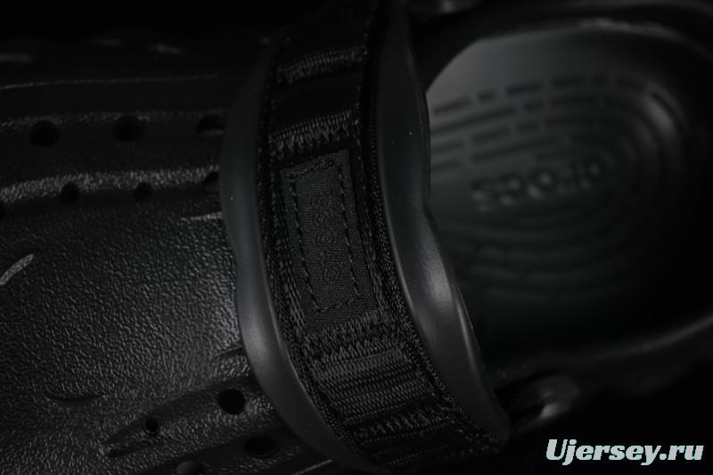 Crocs Classic Clog Slip-On Beach Sandals with Ventilation Holes - B.D4