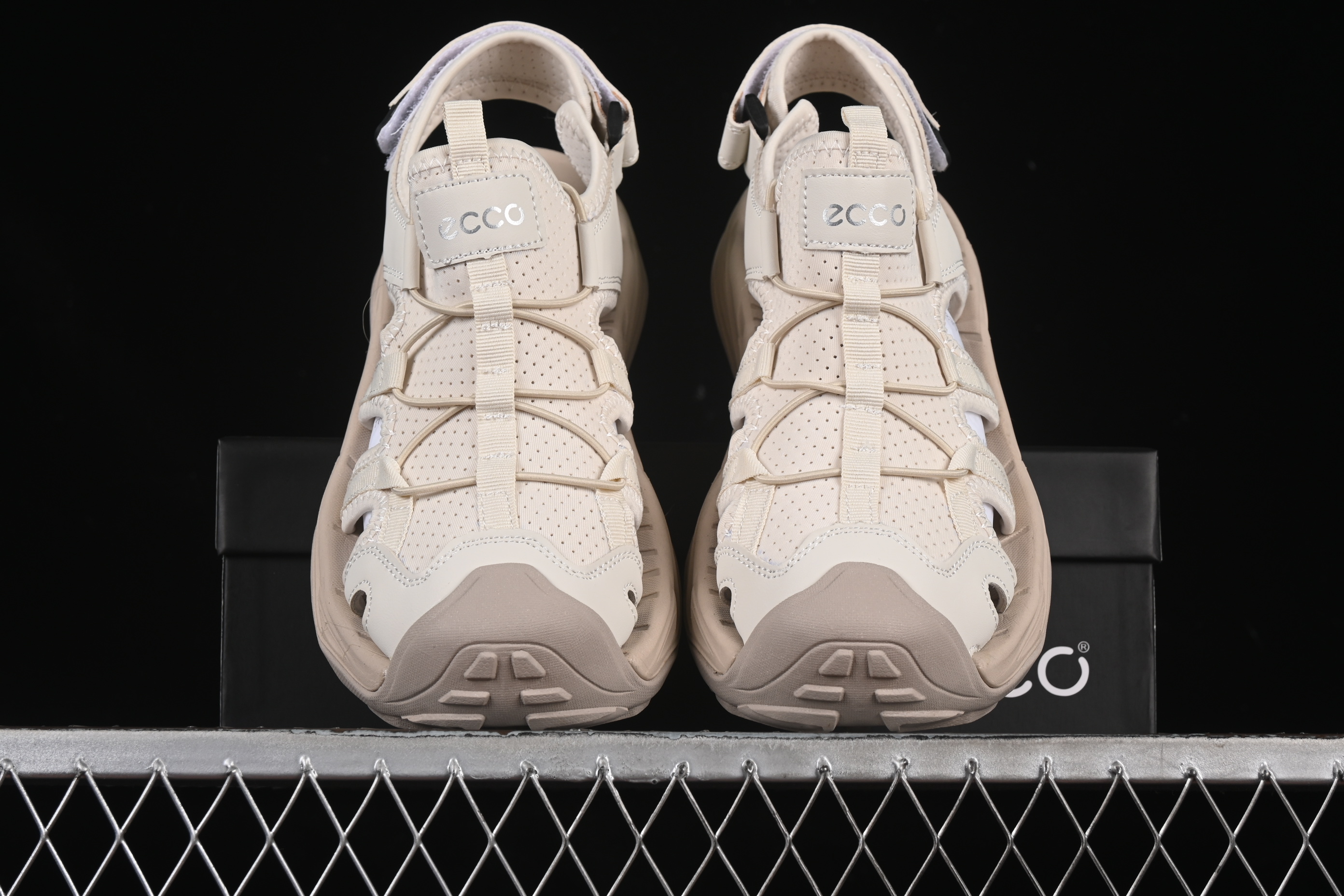 ECCO Off-Trail Series Outdoor Sport Toe-Cover Leisure Sandals - 68936801002