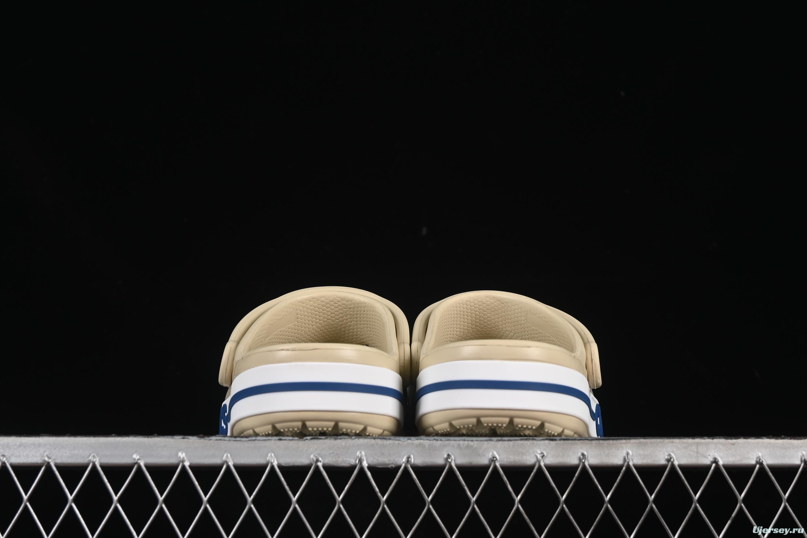 Crocs Classic Platform Clog Sandals with Ventilation Holes - B.D4