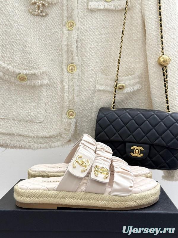 2025 Women Chanel White Leather Slippers CC Logo KFY00230