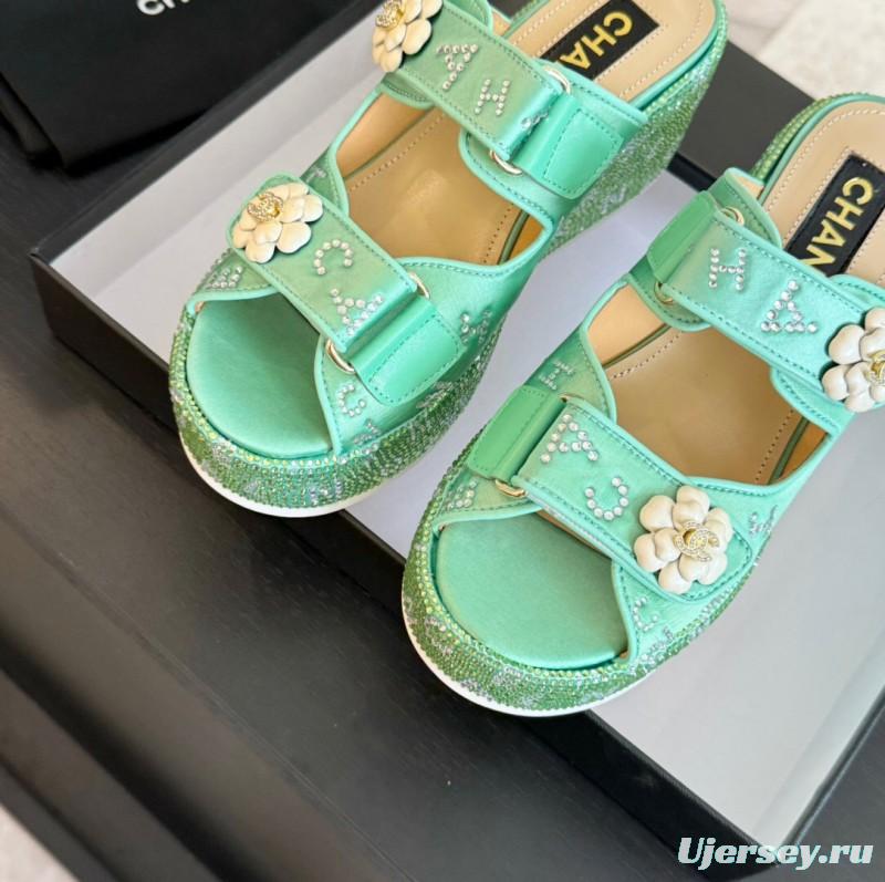 2025 Slippers Chanel Green Leather Platform Floral LY00330