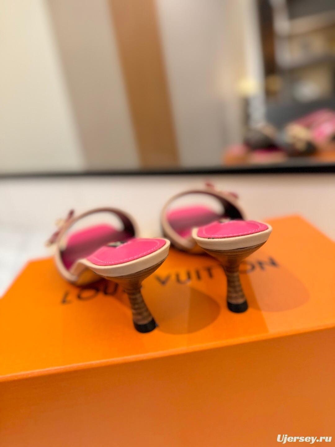 2025 Women Louis Vuitton Brown Pink Leather Sandals KFY00310