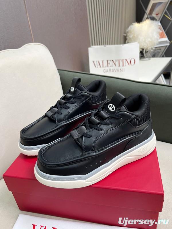 2025 Unisex Valentino Black Leather Sneakers LY00390