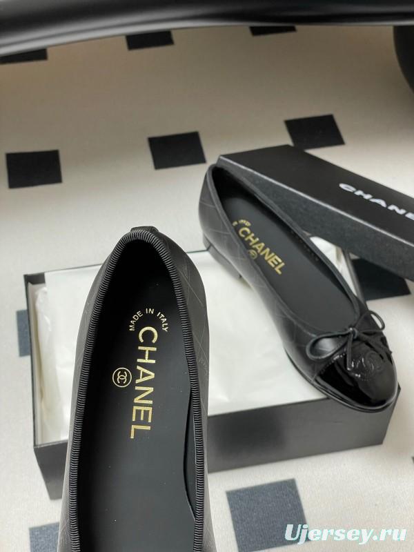 2025 Women Chanel Black Patent Leather Ballet Flats