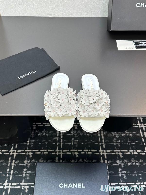2025 Women Chanel White Leather Slippers