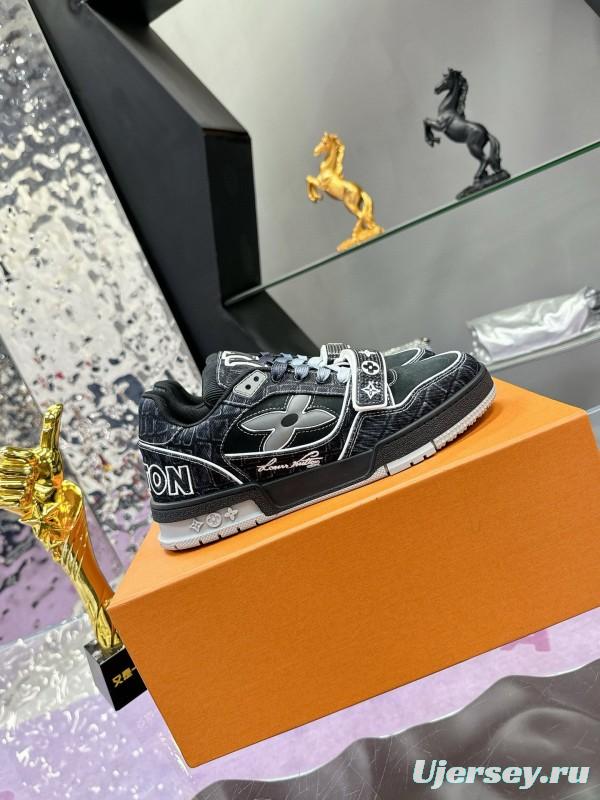 2024 Men Louis Vuitton Black White Leather Suede LV Trainer Sneakers