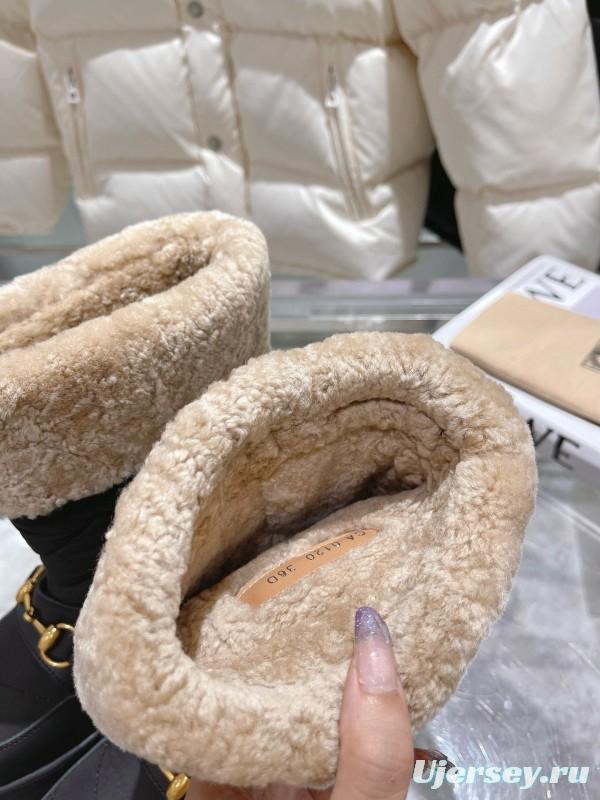 2024 Women Gucci black leather quilted snow boots gold metal MJ00420