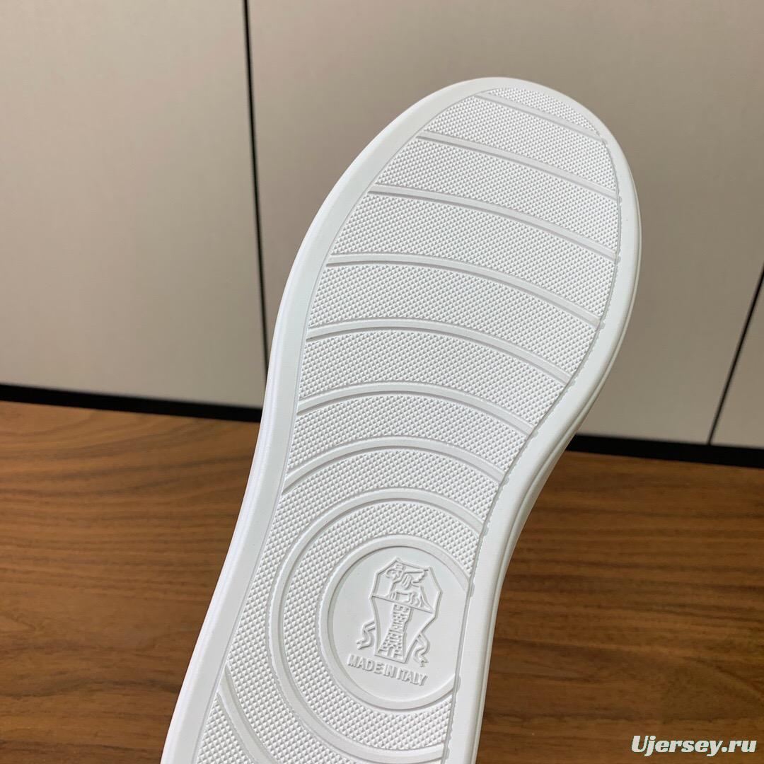 2025 Men Brunello Cucinelli Black Leather Casual Sneakers With White Rubber Sole And High Elasticity Insole KFY00310(M)