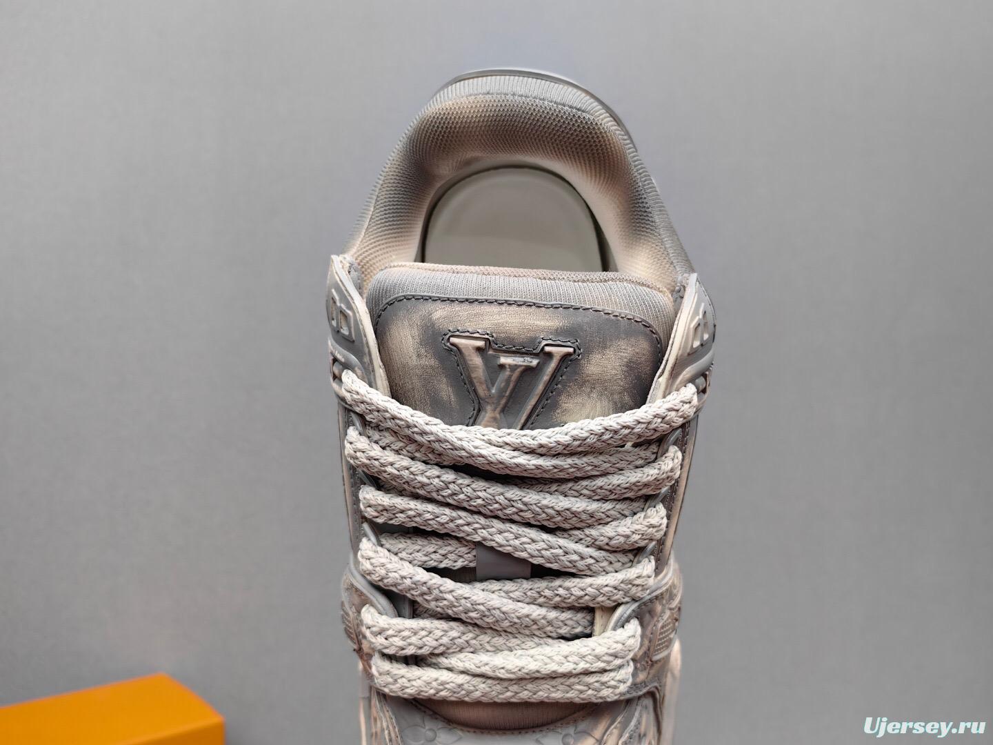 2025 Unisex Louis Vuitton Silver Leather Plimsolls Top Version KFY00510