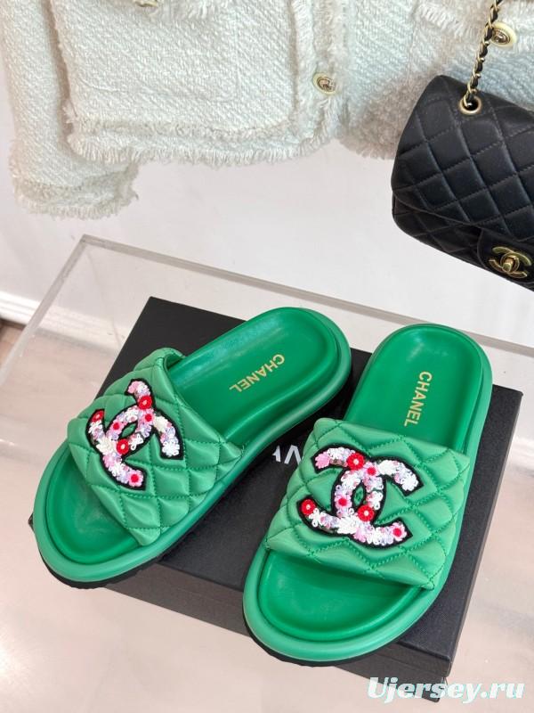 2025 Women Chanel Green Quilted Leather Slippers Embroidered LY00360