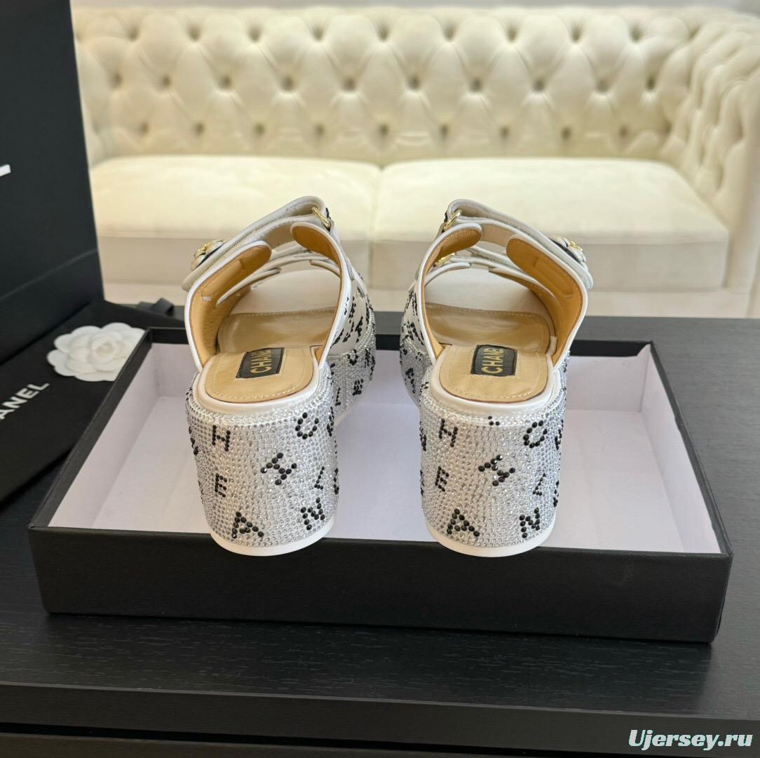 2025 CHANEL White Leather Slippers LY00330