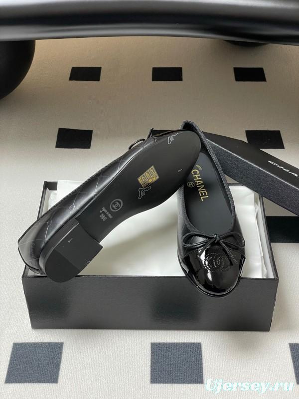2025 Women Chanel Black Patent Leather Ballet Flats