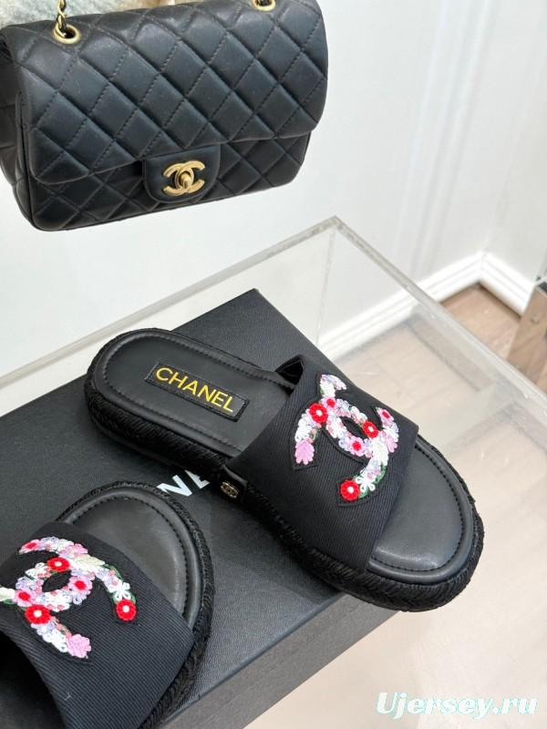 2025 Slippers Chanel Black Embroidered Fabric Slippers