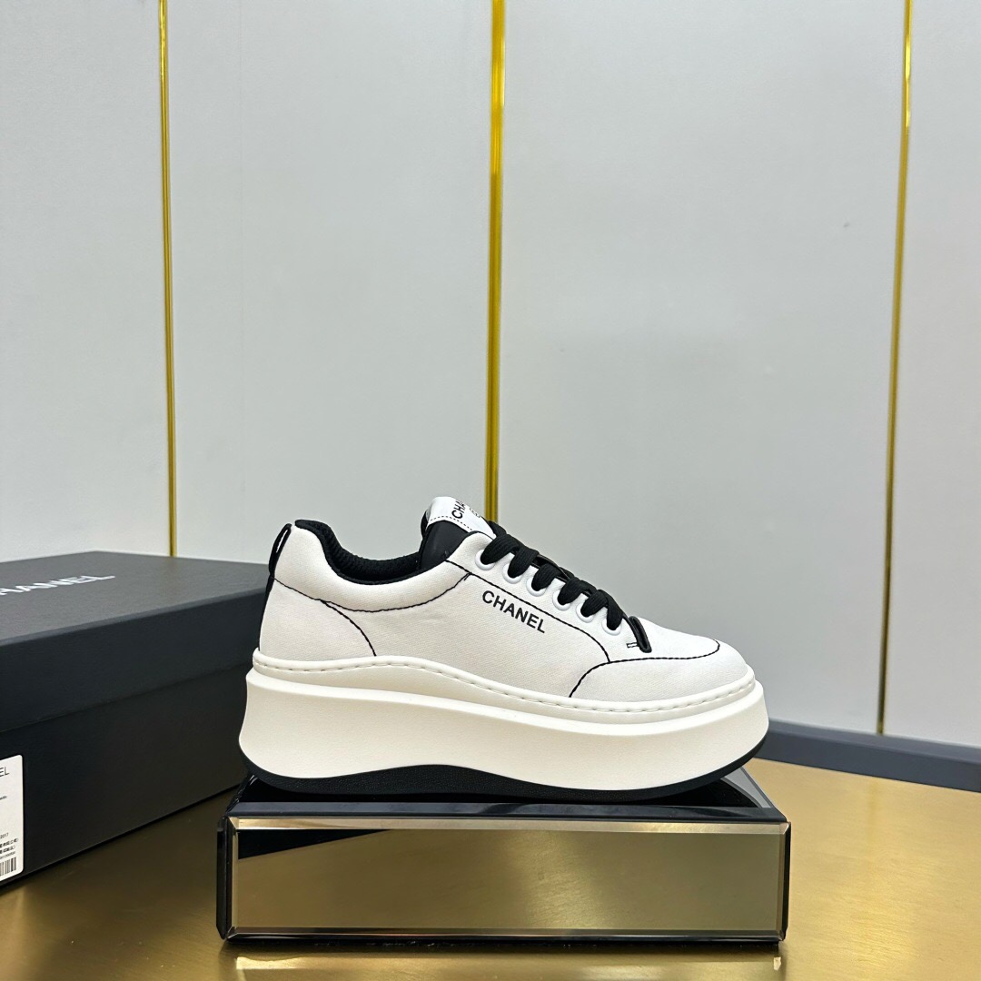 2025 Unisex Chanel White Black Silk Leather Sneakers Embroidery