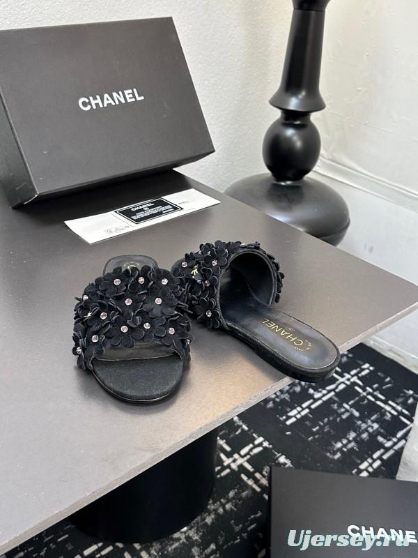 2025 Women Chanel Black Leather Slides