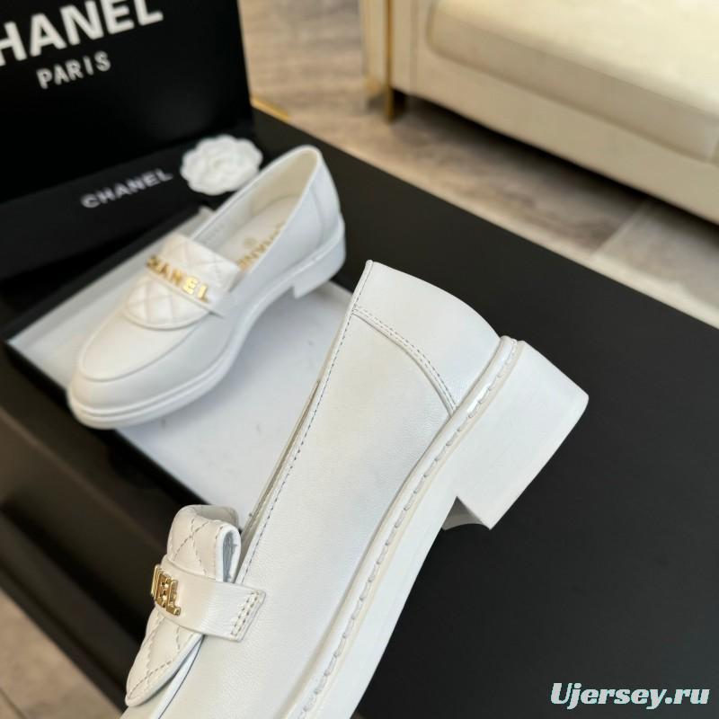 2025 Women Chanel White Leather Loafers KFY00310