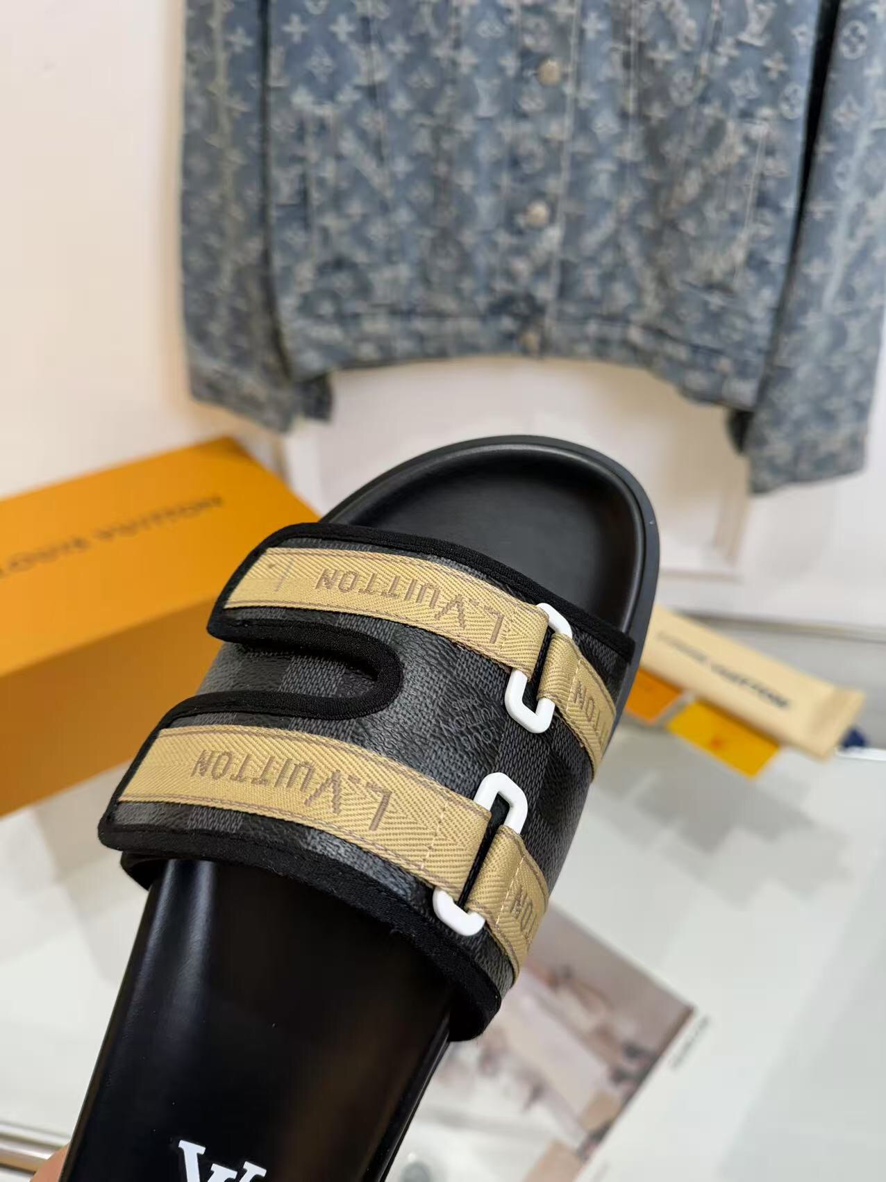 2025 Slippers Louis Vuitton Black Beige Canvas Slippers LYT001