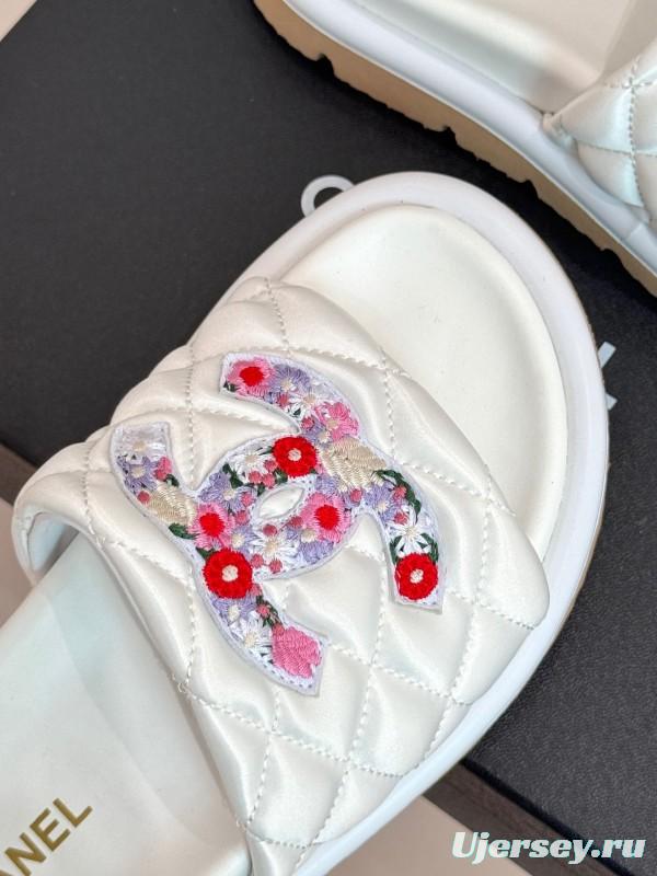 2025 Slippers Chanel White Leather Women Slippers KFY00260