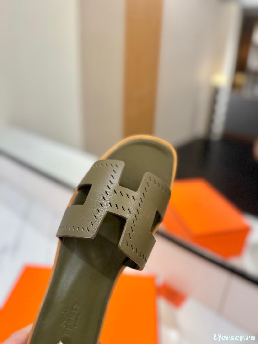 2025 Women Hermès Khaki Leather Slippers KFY00260