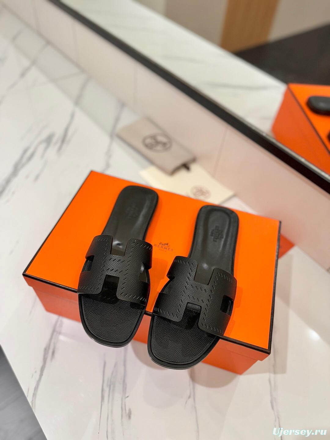 2025 Women Hermès Black Leather Slippers