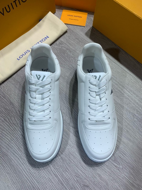 2024 Men Louis Vuitton White Leather Sneakers MJ00380